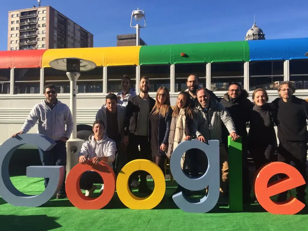 Kristian Kreaktive with a group at an outdoor Google event